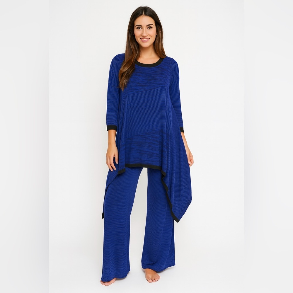 Avenue Blue and Black Tunic Top